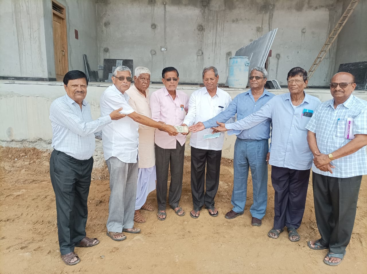 ಕಲ್ಯಾಣ ಮಂಟಪಕ್ಕೆ 1 ಲಕ್ಷ ದೇಣಿಗೆ