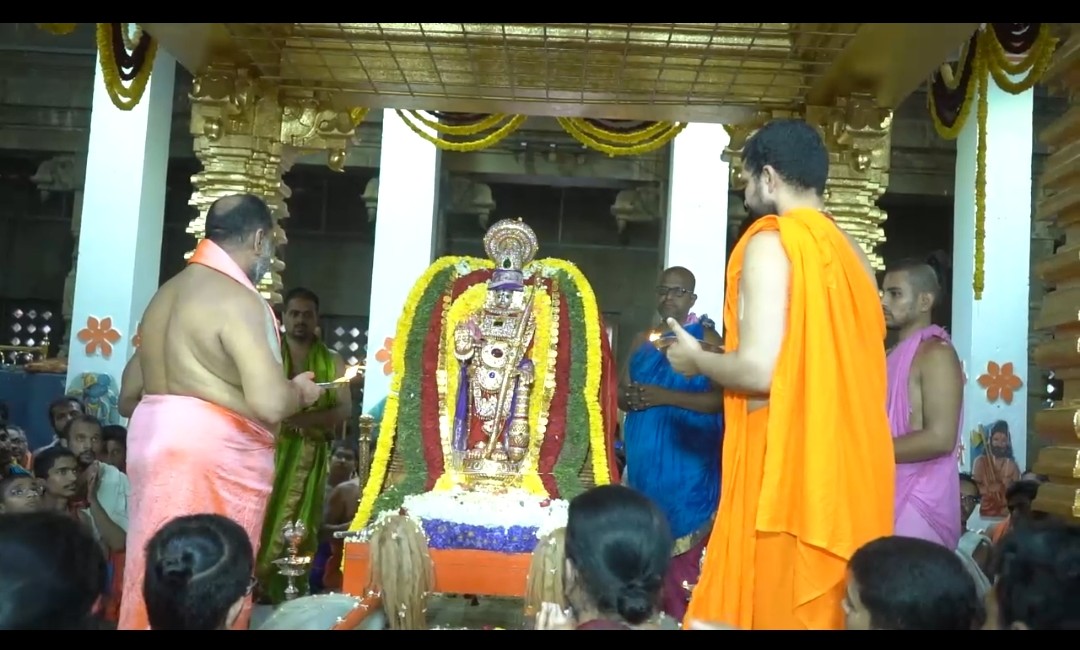 ಗುರುರಾಯರು ಎಲ್ಲ ಭಕ್ತರ ಸಂಕಷ್ಟ ಪರಿಹರಿಸುವರು: ಸುಬುಧೇಂದ್ರ ತೀರ್ಥರು