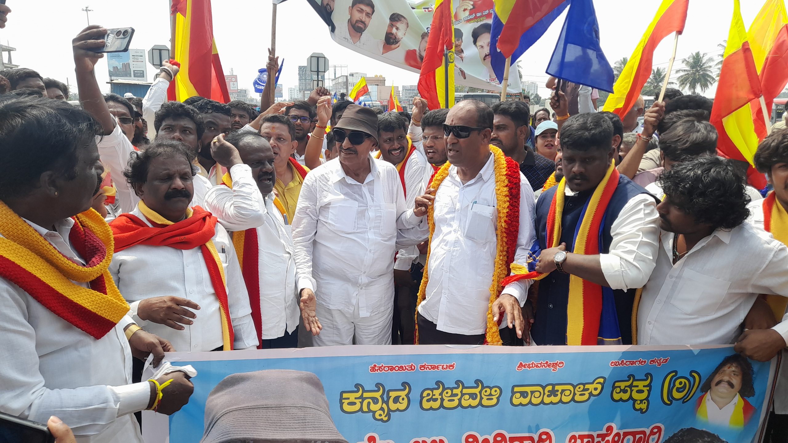 ಕಾವೇರಿ ನೀರಿಗಾಗಿ ವಾಟಾಳ್ ನಾಗರಾಜ್ ನೇತೃತ್ವದಲ್ಲಿ ಪ್ರತಿಭಟನೆ