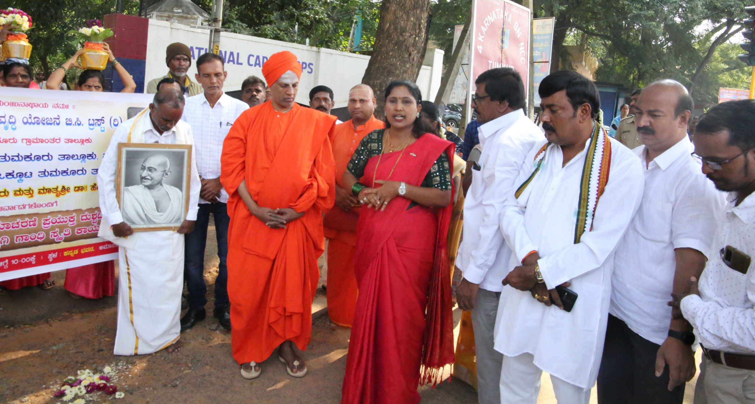 ಧರ್ಮಸ್ಥಳ ಗ್ರಾಮಾಭಿವೃದ್ಧಿ ಯೋಜನೆಯ ಕೆಲಸಗಳಿಗೆ ಸಿದ್ದಗಂಗಾಶ್ರೀ ಶ್ಲಾಘನೀಯ