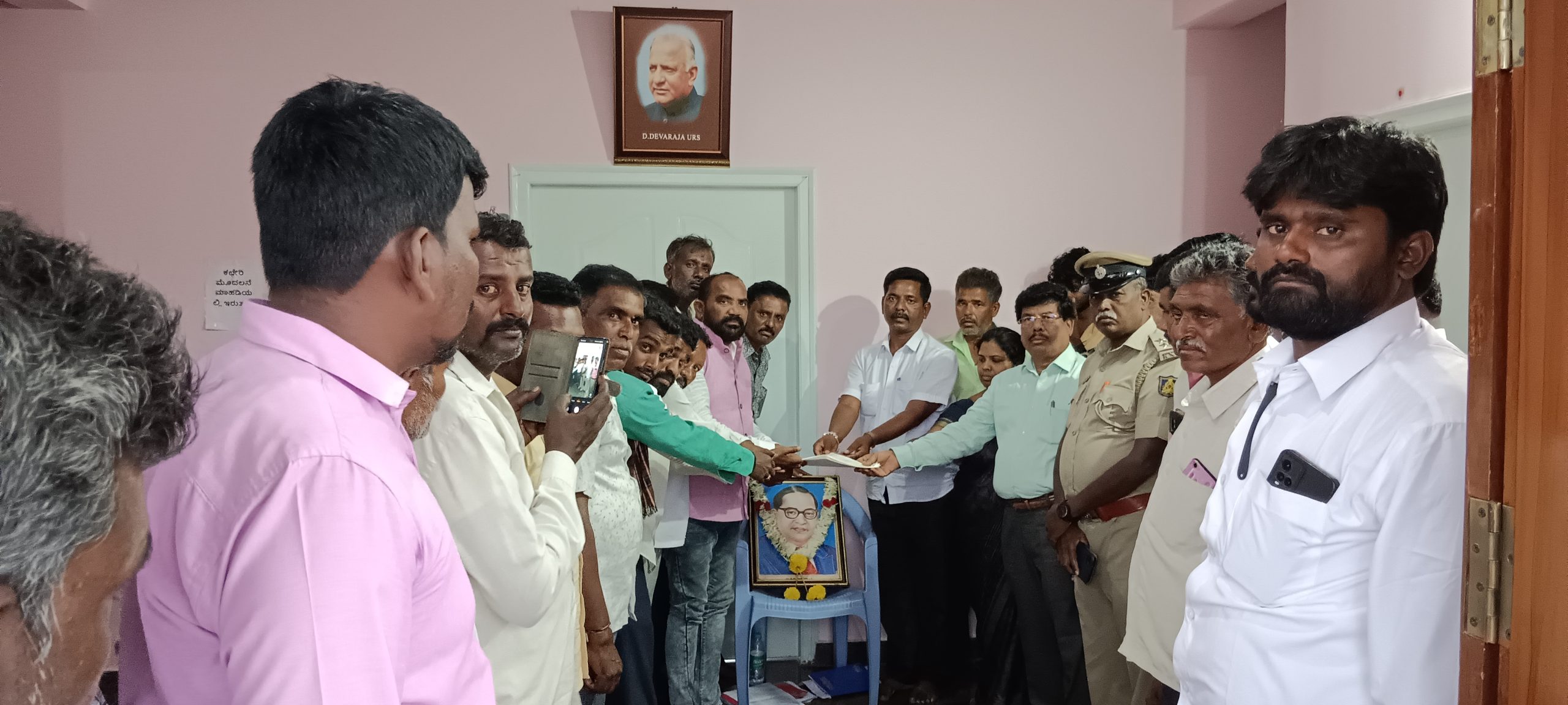 ಹಾಸ್ಟೆಲ್ ಗಳಲ್ಲಿ ಭ್ರಷ್ಟಾಚಾರ ಆರೋಪ : ದಸಂಸ ವತಿಯಿಂದ ಧರಣಿ  