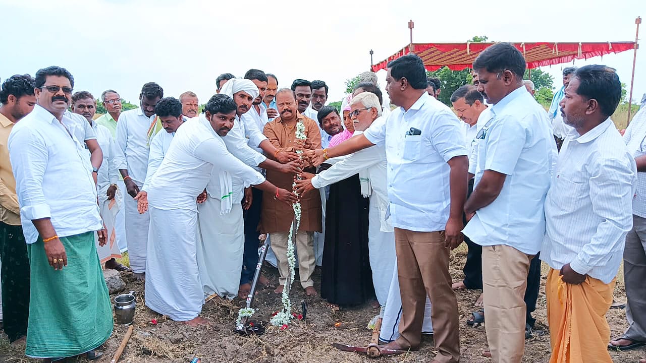 ಬಿ.ಎಂ. ಸೂಗೂರು ಗ್ರಾಮದಲ್ಲಿ ಜೆ.ಜೆ.ಎಂ ಕಾಮಗಾರಿಗೆ ಶಾಸಕರಿಂದ ಭೂಮಿಪೂಜೆ