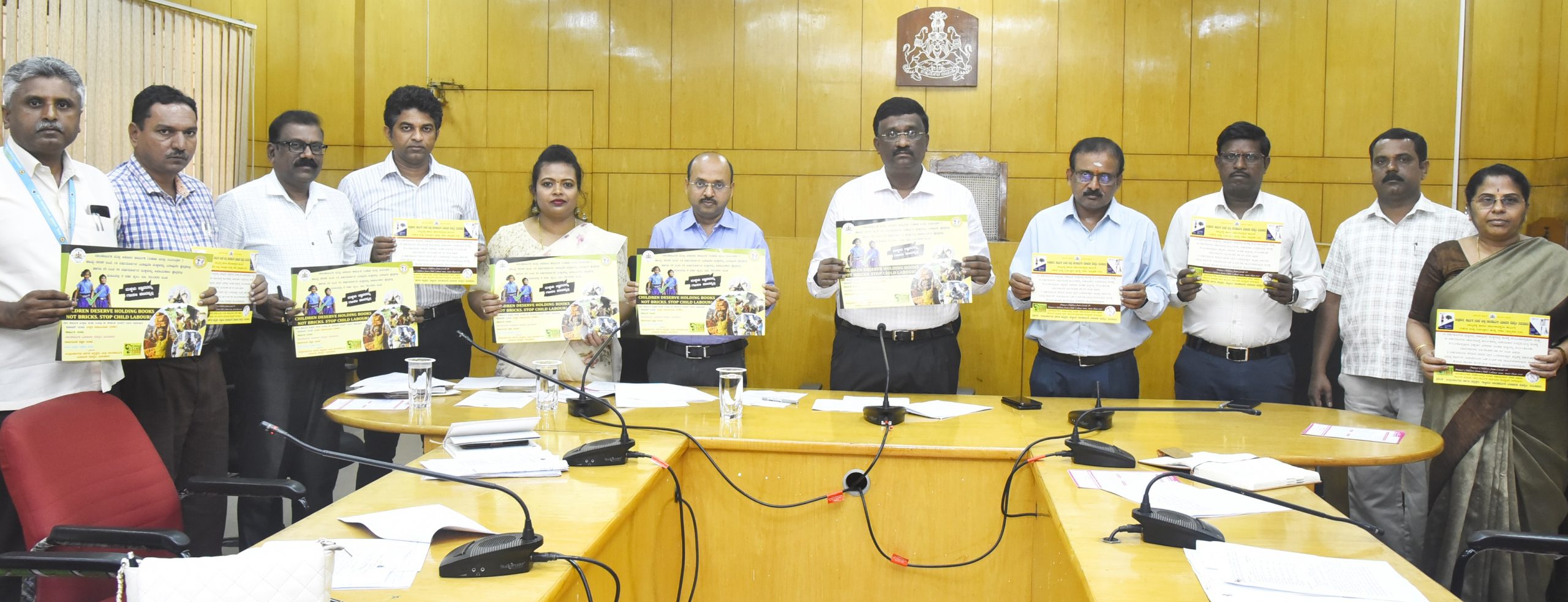 ಬಾಲ ಕಾರ್ಮಿಕರಿಂದ ದುಡಿಸಿಕೊಳ್ಳುವ ಮಾಲೀಕರಿಗೆ 2 ವರ್ಷ ಜೈಲು ಕಟ್ಟುನಿಟ್ಟಿನ ಎಚ್ಚರಿಕೆ ಕೊಟ್ಟ ಜಿಲ್ಲಾಧಿಕಾರಿ