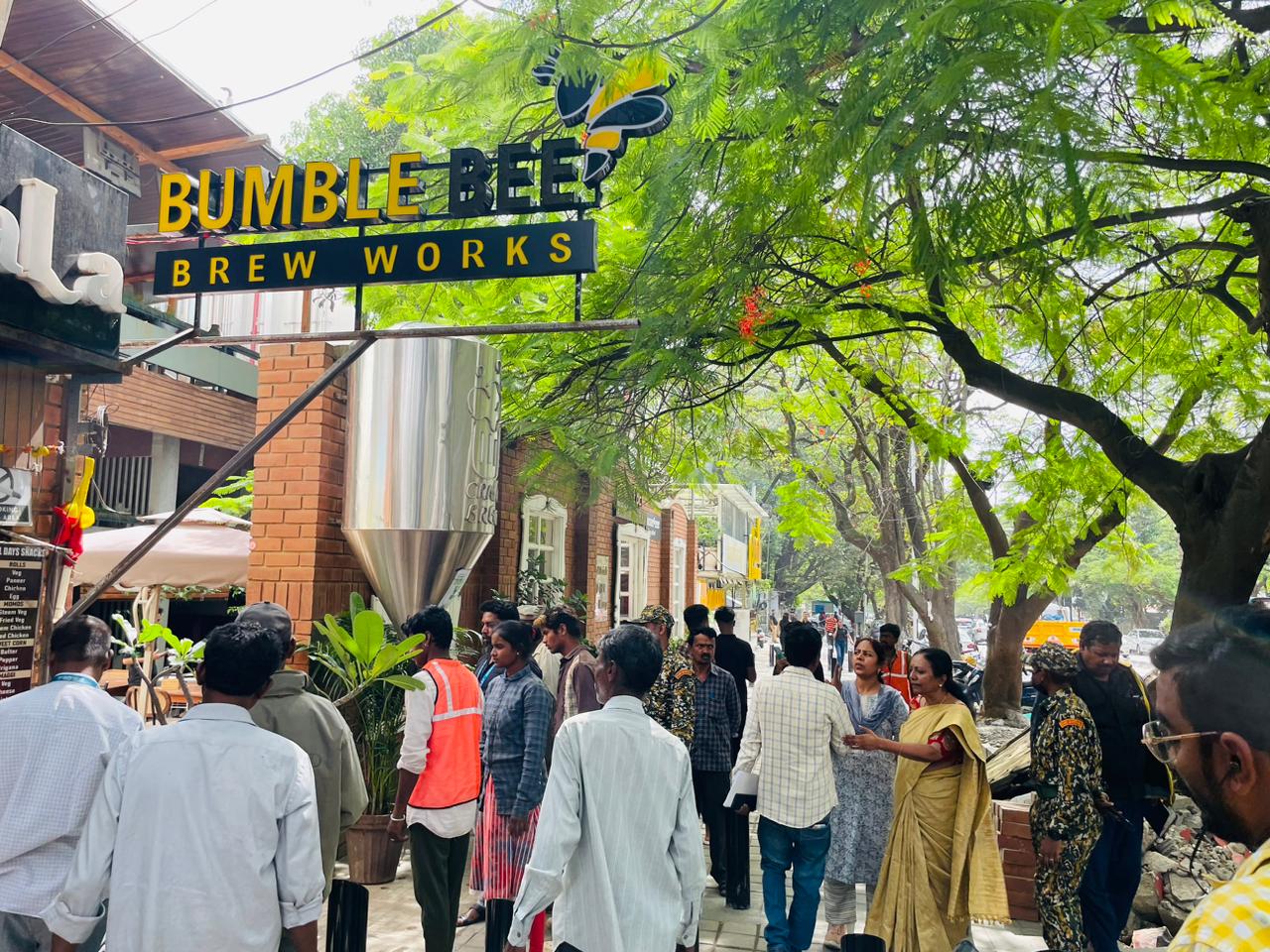 ಪಾದಚಾರಿ ಮಾರ್ಗ ಒತ್ತುವರಿ ತೆರವು ಕಾರ್ಯಾಚರಣೆ