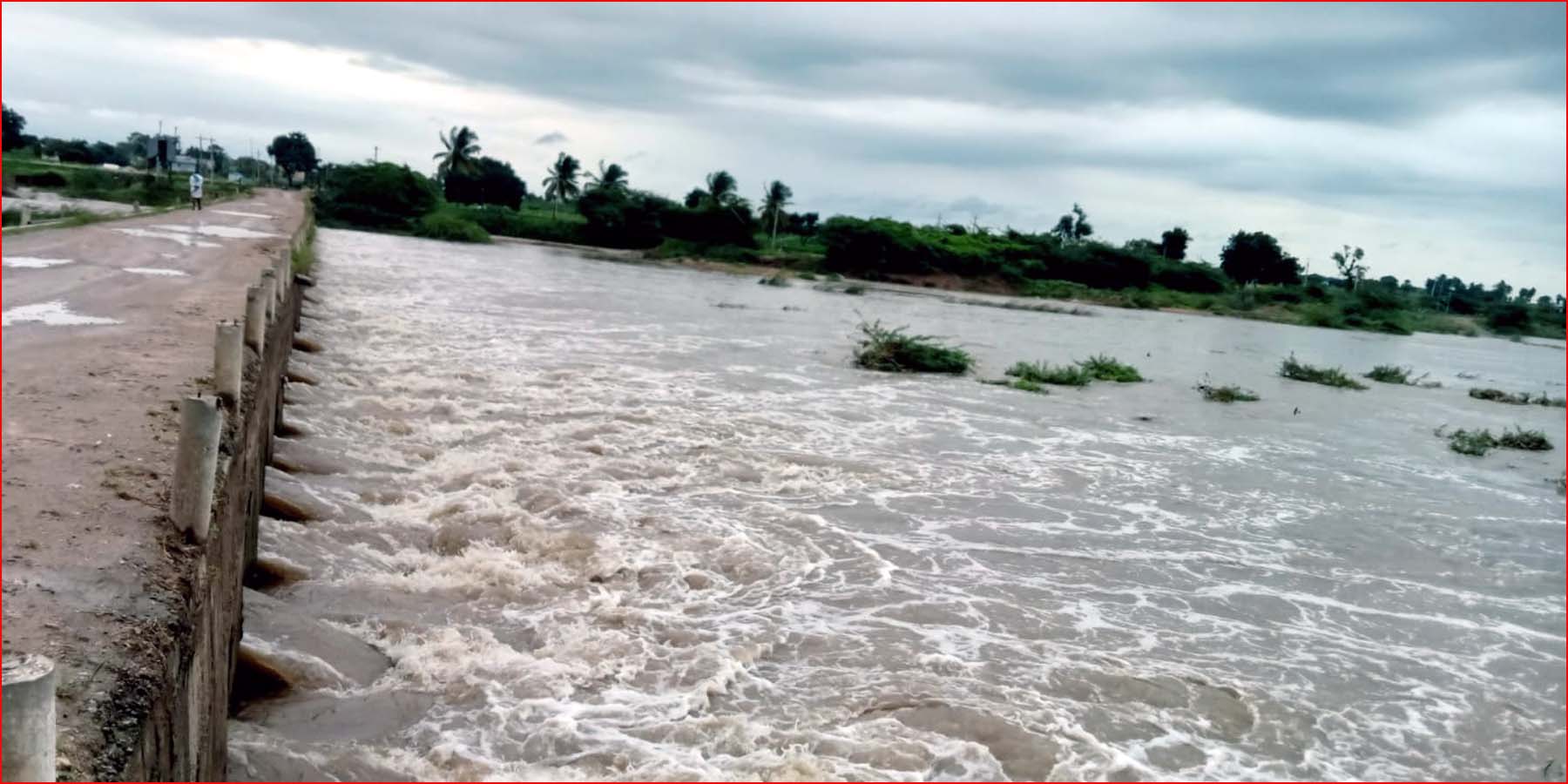ಬಳಗಾನೂರು:  ಮಸ್ಕಿಿ ಮಾರಲದಿನ್ನಿಿಡ್ಯಾಾಂನಿಂದ ಹೆಚ್ಚುವರಿ ನೀರು ತುಂಬಿಹರಿದ ಹಿರೇಹಳ್ಳ  104 ಮಿ.ಲಿ ಮೀಟರ ಮಳೆ ದಾಖಲು