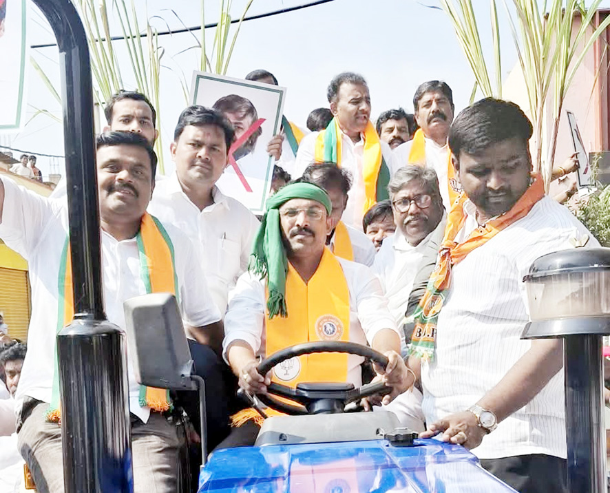 ಬಿಜೆಪಿಯಿಂದ ಪ್ರತಿಭಟನೆ ಕಬ್ಬು ದರ 3300 ಎಲ್ಲ ಜಿಲ್ಲೆಗಳಿಗೂ ಅನ್ವಯಿಸಲಿ