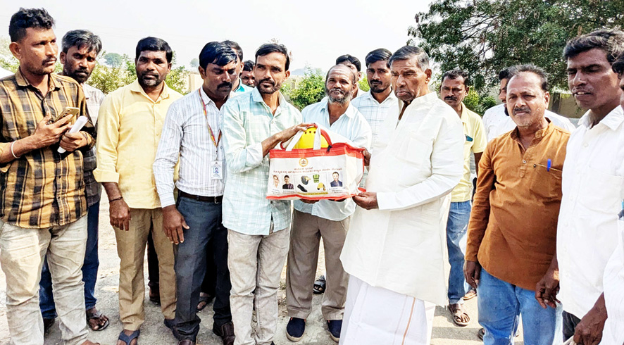 ಕಾರ್ಮಿಕರಿಗೆ ಟೂಲ್ ಕಿಟ್ ವಿತರಣೆ ಕಾರ್ಮಿಕರ ಮಕ್ಕಳಿಗೆ ವಸತಿ ಶಾಲೆ ಮಂಜೂರಿಗೆ ಕ್ರಮ - ಶಾಸಕ ಹಂಪಯ್ಯ ನಾಯಕ