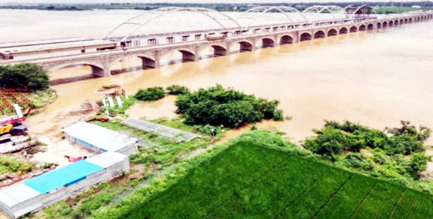 ಕೃಷ್ಣಾ ಮೇಲ್ಸೇತುವೆ ಕಾಮಗಾರಿ ಪೂರ್ಣಗೊಳಿಸಲು ಒತ್ತಾಯ