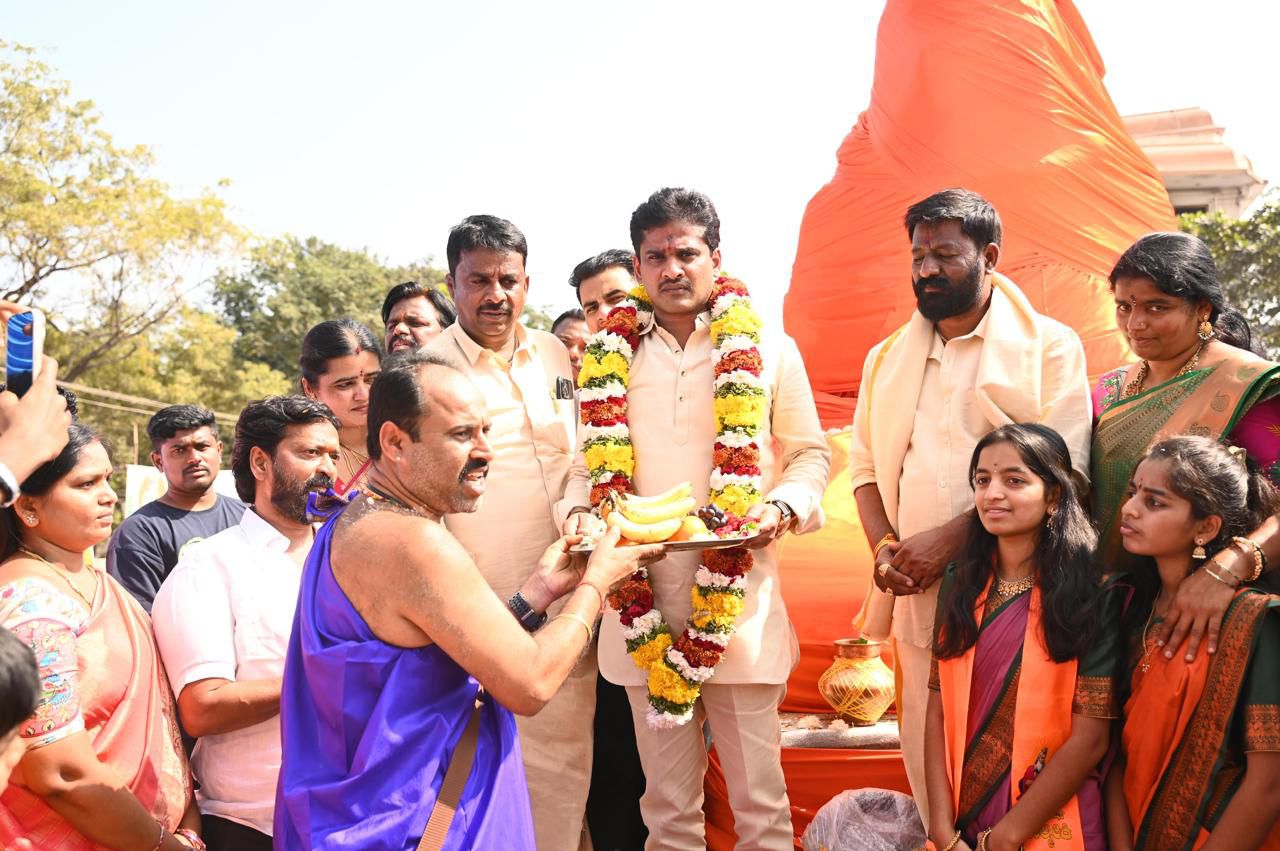ಬೃಹತ್ ಮೆರವಣಿಗೆ ಮೂಲಕ ವೃತ್ತ ತಲುಪಿದ ಮಹರ್ಷಿ ವಾಲ್ಮೀಕಿ ಪುತ್ಥಳಿ ಜ.3 ರಂದು ಅದ್ಧೂರಿ ಅನಾವರಣ ಕಾರ್ಯಕ್ರಮ: ಶಾಸಕ ನಾರಾ ಭರತ್ ರೆಡ್ಡಿಿ