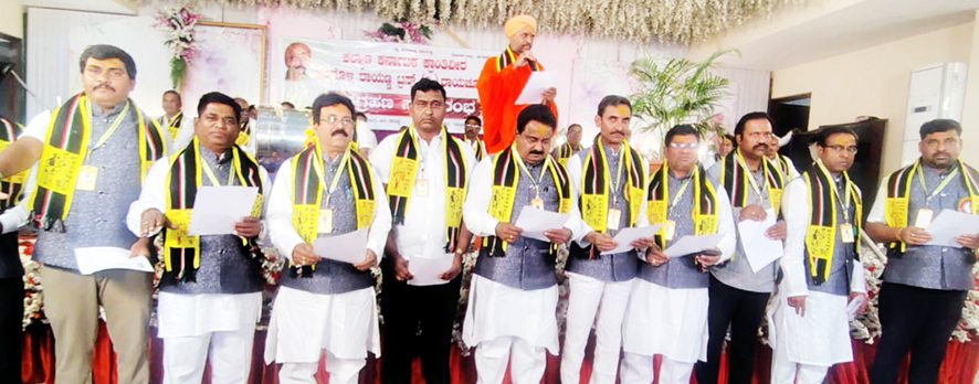 ಕ್ರಾಾಂತಿವೀರ ಸಂಗೊಳ್ಳಿ ರಾಯಣ್ಣ ಪದಾಧಿಕಾರಿಗಳ ಪದಗ್ರಹಣ ಹಿಂದುಳಿದ ಸಮುದಾಯದ ಸರ್ವಾಂಗೀಣ ಅಭಿವೃದ್ದಿಗೆ ಸಂಘಗಳ ಅಗತ್ಯವಿದೆ - ಬಾಬಣ್ಣ