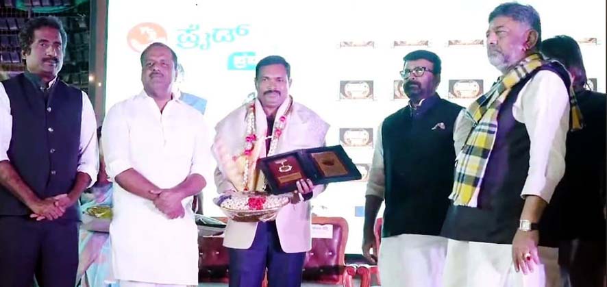 ರಾಯಚೂರಿನ ಡಿವೈಎಸ್ಪಿ ಶಾಂತವೀರಗೆ ಪ್ರೈಡ್ ಆ್ ಕರ್ನಾಟಕ ಪ್ರಶಸ್ತಿ ಪ್ರದಾನ