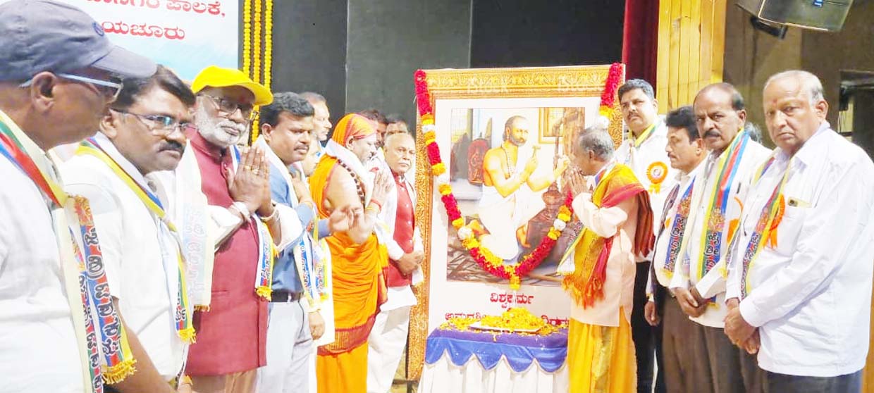 ಸಂಸ್ಮರಣಾ ದಿನಾಚರಣೆಯಲ್ಲಿ ತಹಶೀಲ್ದಾರ್ ಅಭಿಮತ ‘ಶಿಲ್ಪಕಲೆಗೆ ಜಕಣಾಚಾರಿ ಕೊಡುಗೆ ಅಪಾರ’