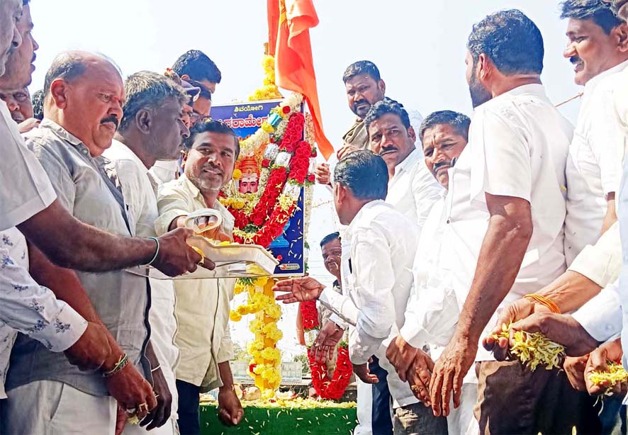 ಸಿದ್ಧರಾಮೇಶ್ವರರ ತತ್ವಾದರ್ಶದಿಂದ ಆದರ್ಶ ಜೀವನ ಸಾಧ್ಯ - ಶಾಸಕ ತುರುವಿಹಾಳ