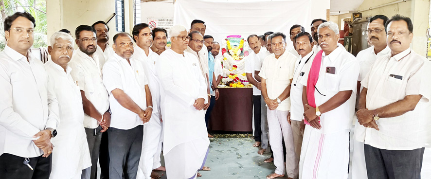 ತಾಲೂಕಾಡಳಿತದಿಂದ ವೇಮನ ಜಯಂತಿ ಆಚರಣೆ ಜಿಡ್ಡುಗಟ್ಟಿದ ಸಮಾಜಕ್ಕೆ ಚೈತನ್ಯ ನೀಡಿದ ವೇಮನ - ಬಾದರ್ಲಿ