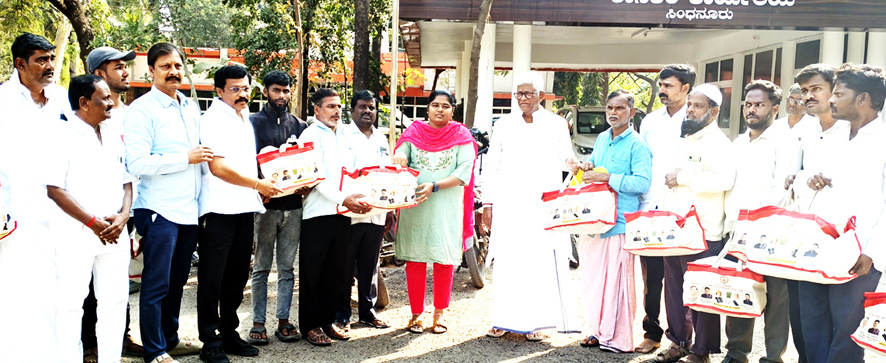 ಶಾಸಕರಿಂದ ಸುರಕ್ಷಾ ಕಿಟ್‌ಗಳ ವಿತರಣೆ