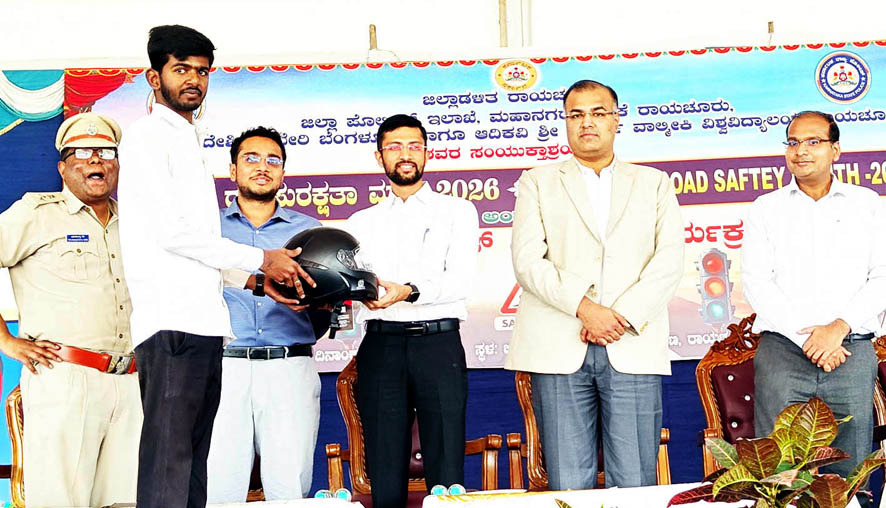 ಕಾಲೇಜು ವಿದ್ಯಾರ್ಥಿಗಳಿಗೆ ಉಚಿತ ಹೆಲ್ಮೆಟ್ ವಿತರಣೆ ವಿದ್ಯಾರ್ಥಿಗಳು ಸಂಚಾರ ನಿಯಮ ಪಾಲಿಸಿ, ತಿಳಿಸಿ - ಕೆ.ನಿತೀಶ್