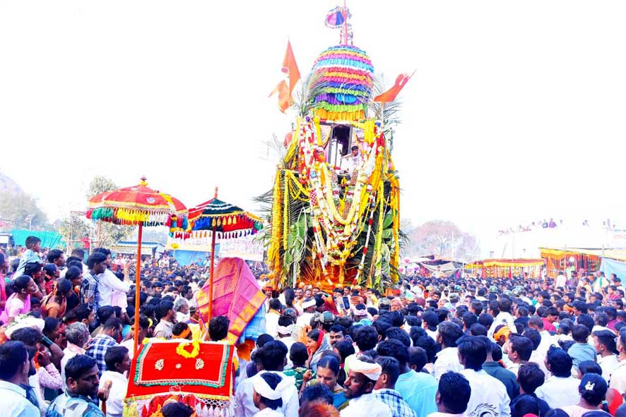ವಿಜೃಂಭಣೆಯಿಂದ ಜರುಗಿದ ನೀರಮಾನ್ವಿ ಶ್ರೀ ಯಲ್ಲಮ್ಮದೇವಿ ರಥೋತ್ಸವ