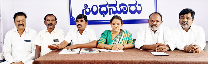 ವಳಬಳ್ಳಾರಿ ಗ್ರಾ.ಪಂ.ನೂತನ ಕಟ್ಟಡ ಉದ್ಘಾಟನೆ ನಾಮಲಕ ತೆಗೆದರೆ ಹೋರಾಟ - ಮೂಕಾಂಬಿಕಾ